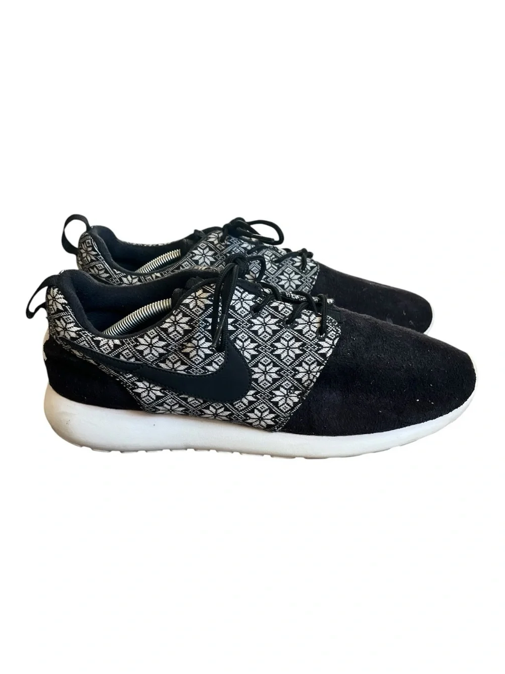 Nike Roshe One Winter Black Sail Yeti Ugly Sweater Snowflake Sneaker Mens 12